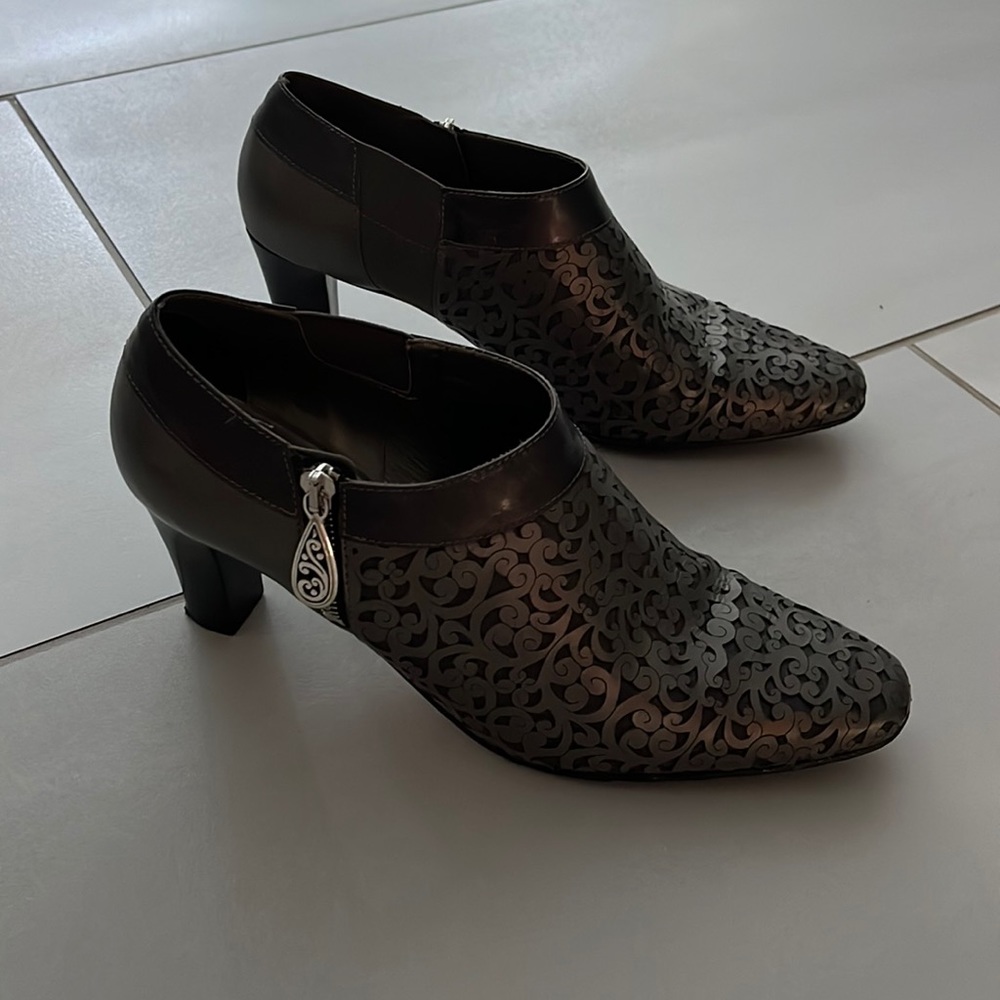 Women’s Brighton gray booties size 9 1/2